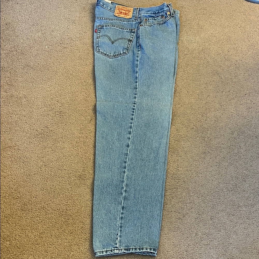 Levi's Men's Straight Classic Light Wash Blue Jeans 35 waist x 34 length
